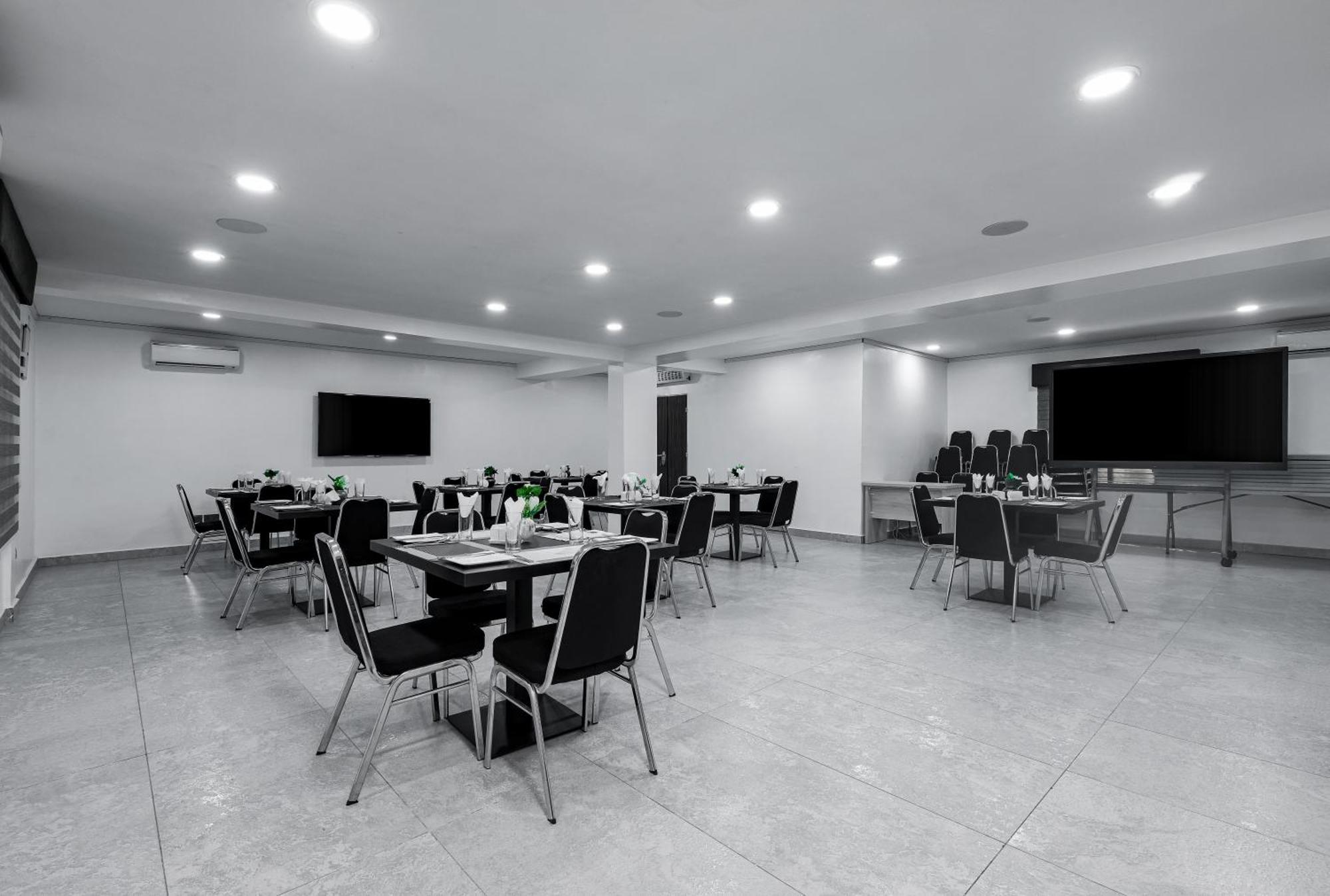 Bkt Cribs - Apartments & Suites Abuja Esterno foto